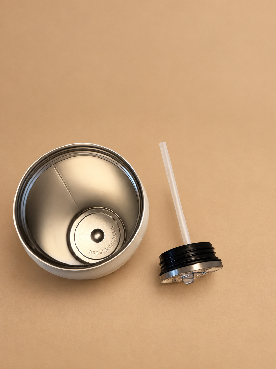 Fiora is a floral metal can sipper for water, iced tea, iced matcha and iced coffee. Discover the Kamashh drinkware collection online in India.